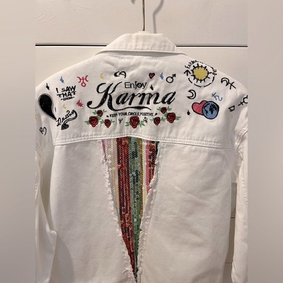 📍🤍White Embroidered “Karma” Jacket – K-Pop CoutureM/L🤍 - Picture 8 of 8